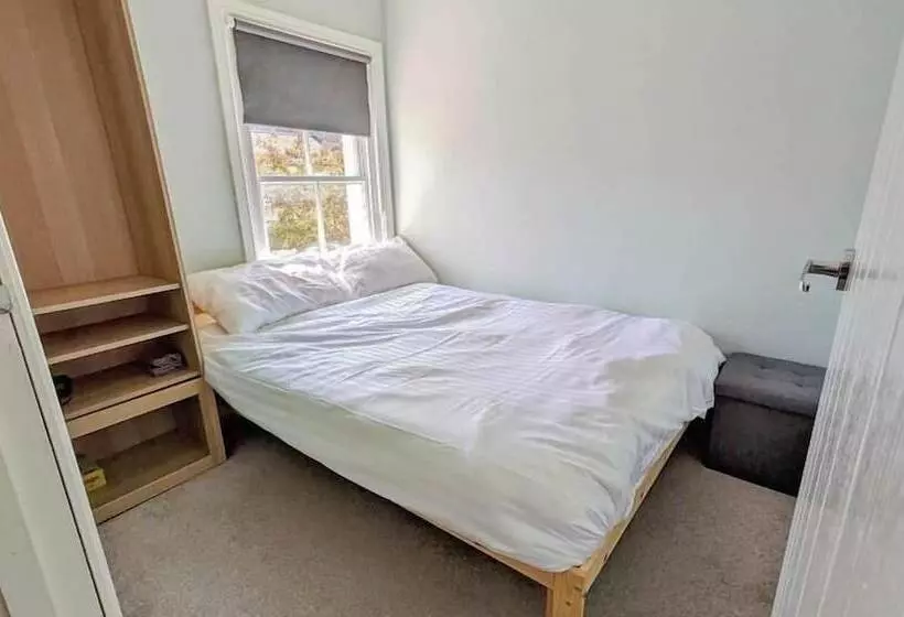 Aamiaismajoitus (B&B) Converted Railway Cottage