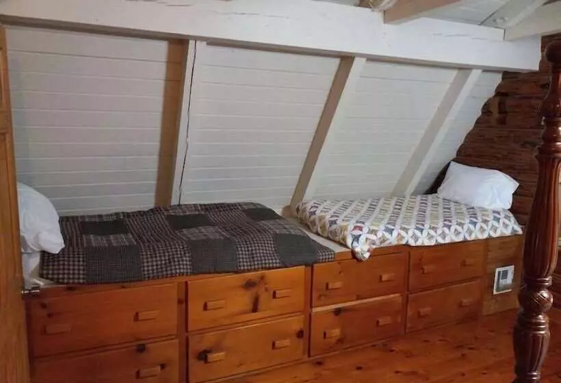 Aamiaismajoitus (B&B) Dragonfly Meadows Guesthouse