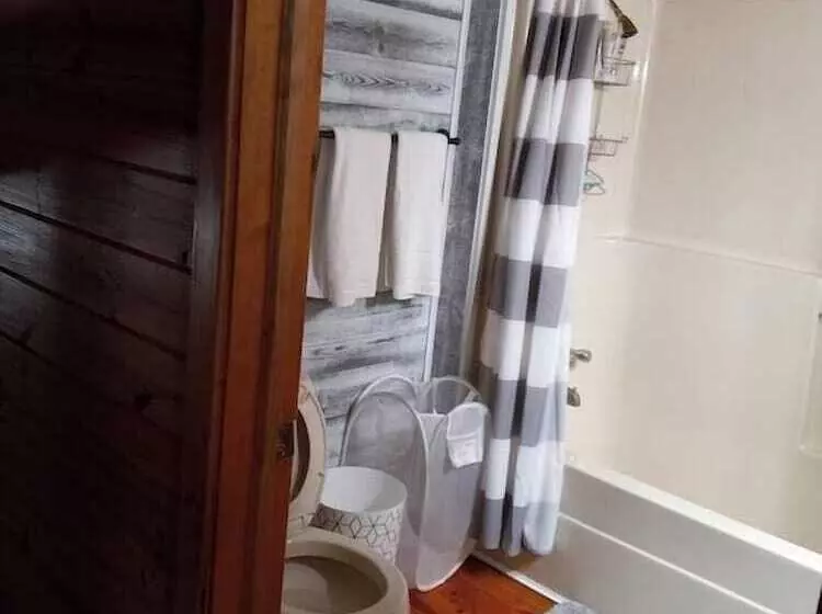 Aamiaismajoitus (B&B) Dragonfly Meadows Guesthouse