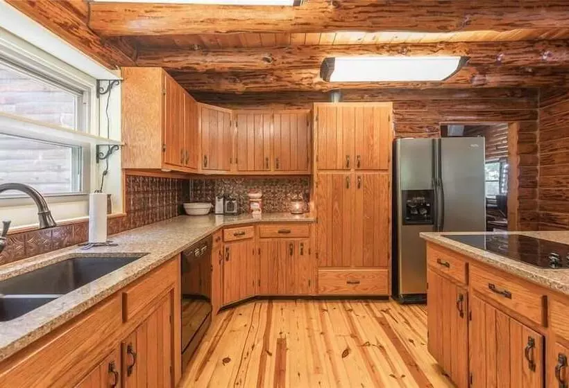 Aamiaismajoitus (B&B) Dragonfly Meadows Guesthouse