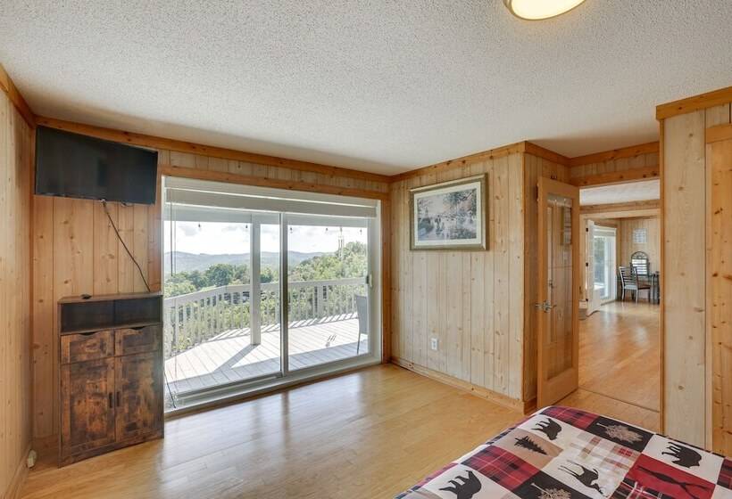 Blowing Rock Home W/ Hot Tub & Mountain View Deck!