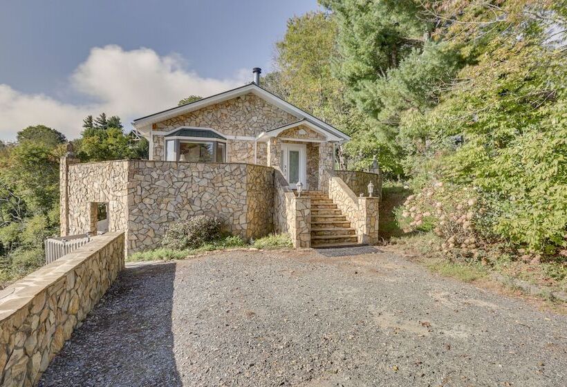 Blowing Rock Home W/ Hot Tub & Mountain View Deck!