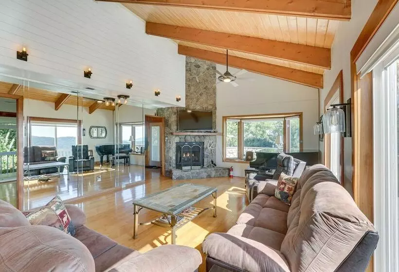 Blowing Rock Home W/ Hot Tub & Mountain View Deck!
