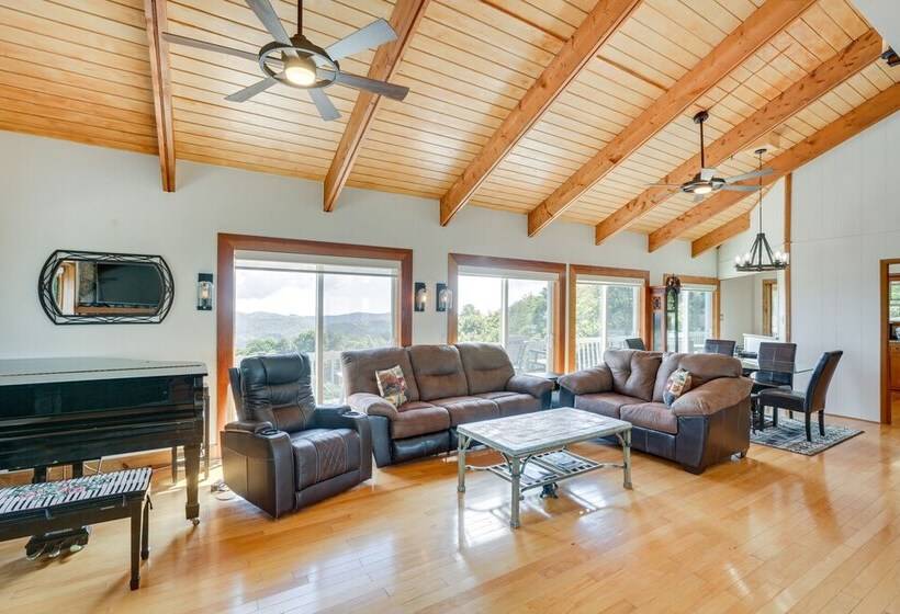 Blowing Rock Home W/ Hot Tub & Mountain View Deck!