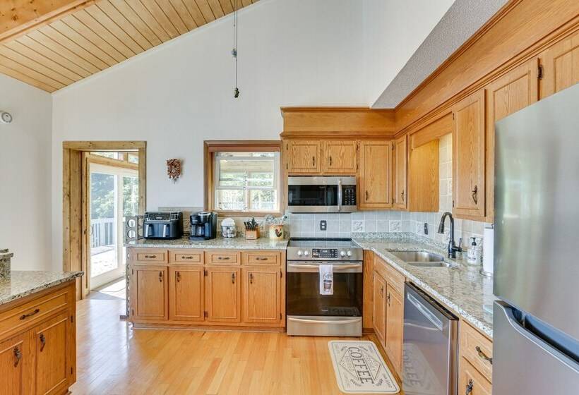 Blowing Rock Home W/ Hot Tub & Mountain View Deck!