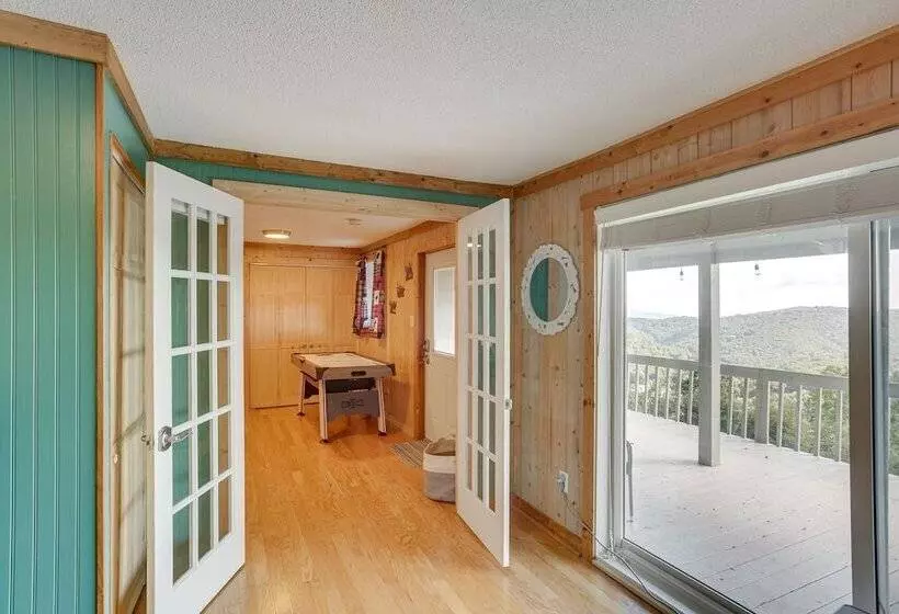 Blowing Rock Home W/ Hot Tub & Mountain View Deck!