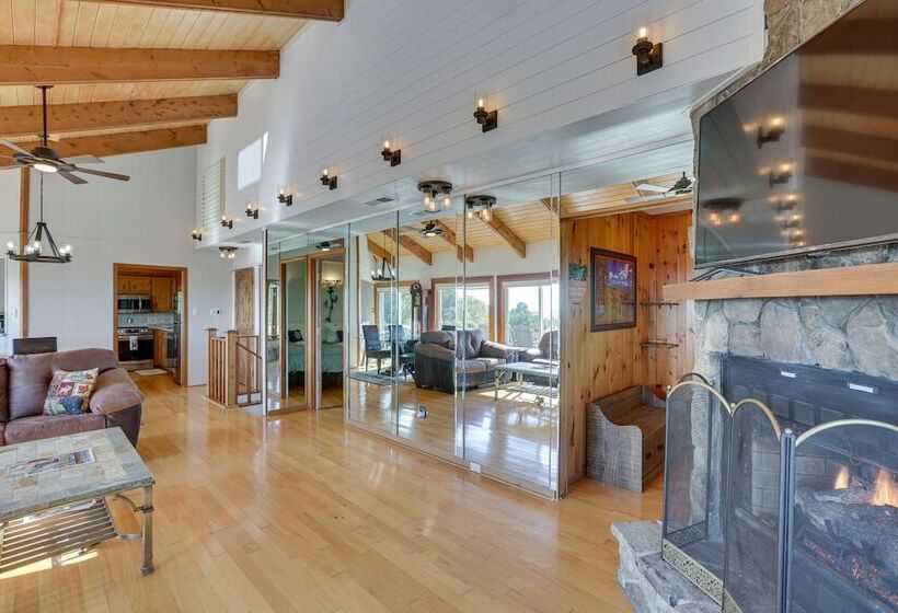 Blowing Rock Home W/ Hot Tub & Mountain View Deck!