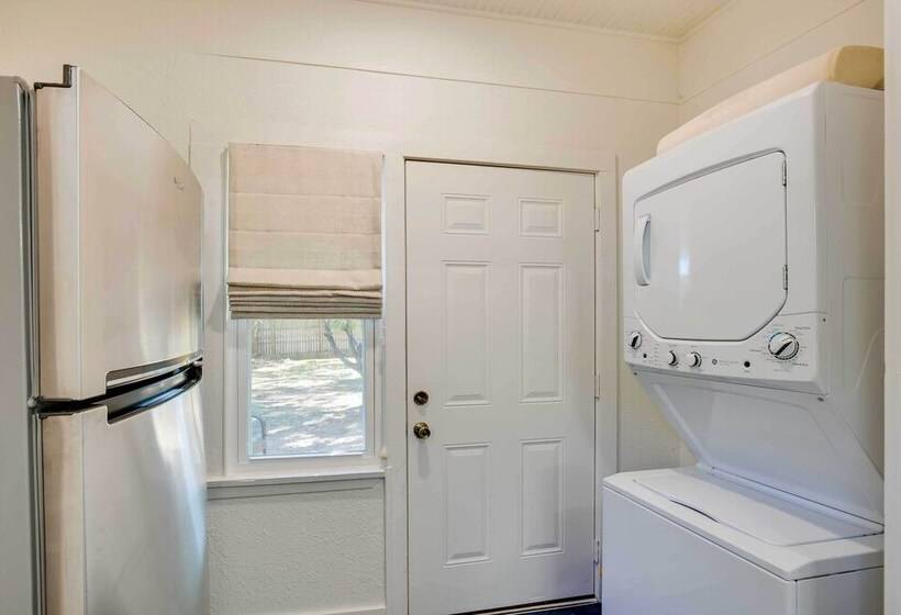 Walkable Tyler House W/ Deck: 1/2 Mi To Downtown!