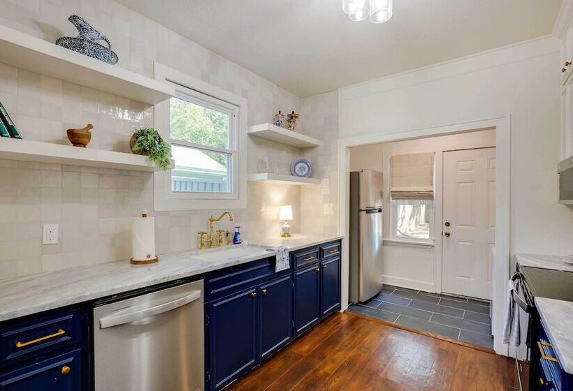 Walkable Tyler House W/ Deck: 1/2 Mi To Downtown!