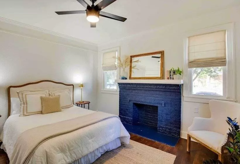 Walkable Tyler House W/ Deck: 1/2 Mi To Downtown!