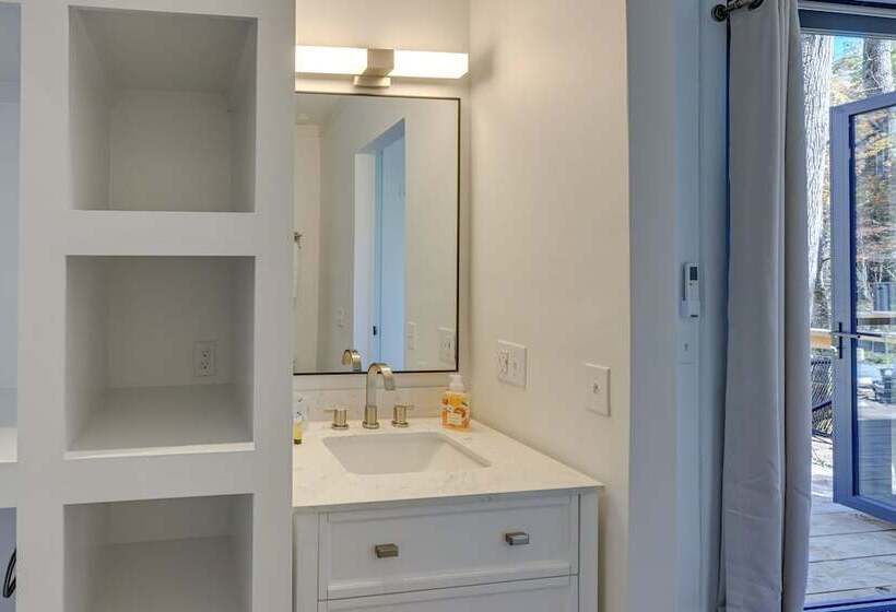 Bryson City Tiny Cabin W/ Deck Near River Access!