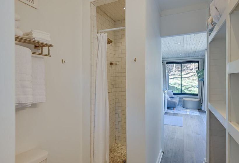 Bryson City Tiny Cabin W/ Deck Near River Access!