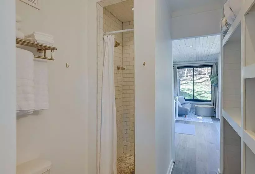 Bryson City Tiny Cabin W/ Deck Near River Access!