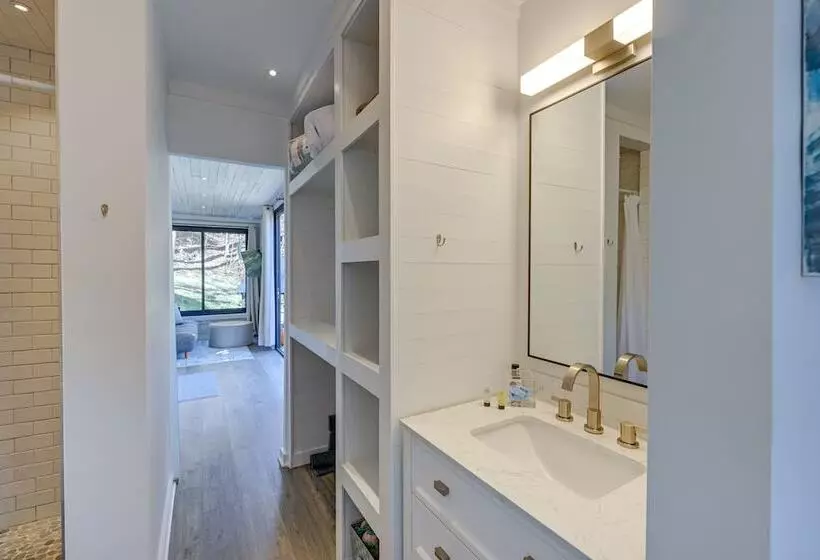 Bryson City Tiny Cabin W/ Deck Near River Access!