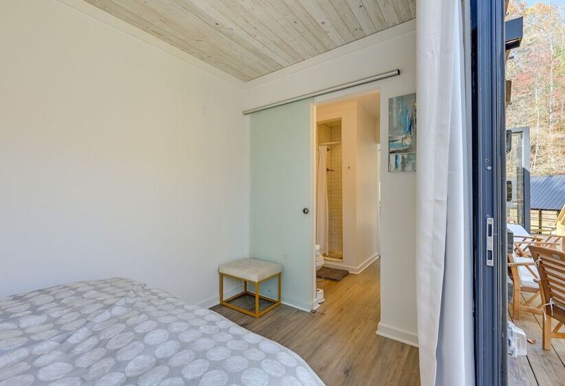 Bryson City Tiny Cabin W/ Deck Near River Access!