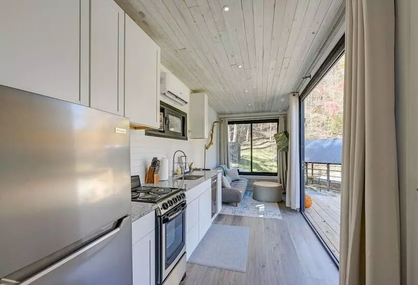 Bryson City Tiny Cabin W/ Deck Near River Access!