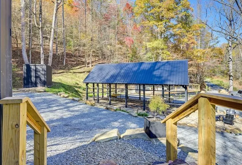 Bryson City Tiny Cabin W/ Deck Near River Access!