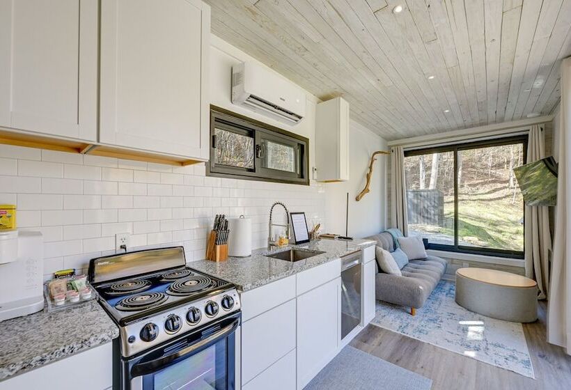 Bryson City Tiny Cabin W/ Deck Near River Access!