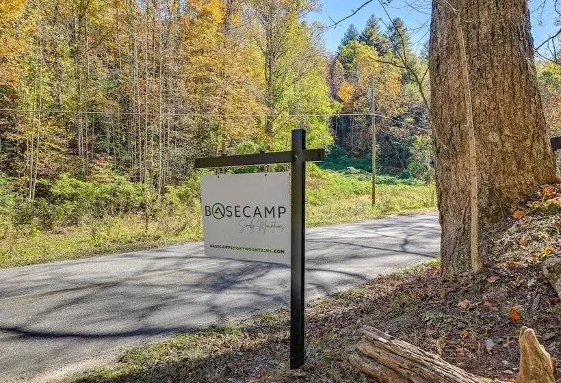 Bryson City Tiny Cabin W/ Deck Near River Access!