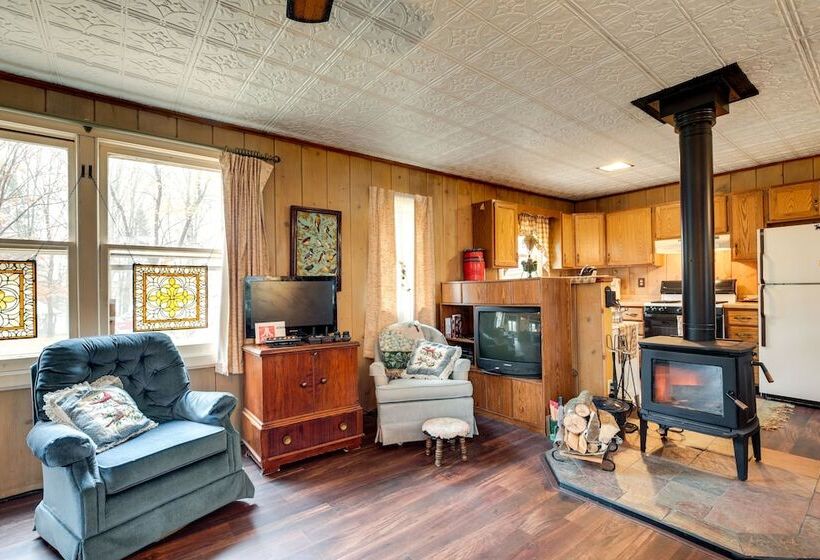 Charming Watersmeet Cabin W/ Dock On Kitty Island!