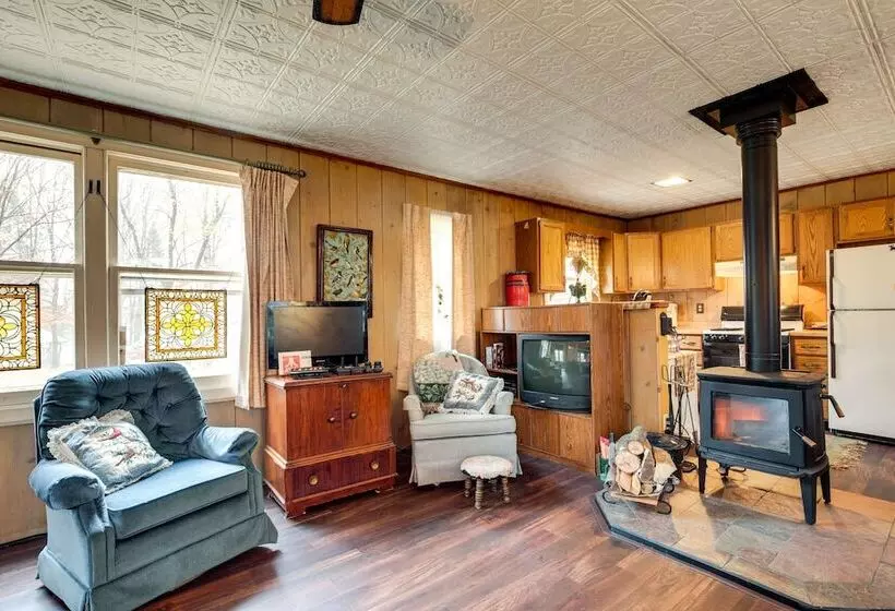 Charming Watersmeet Cabin W/ Dock On Kitty Island!