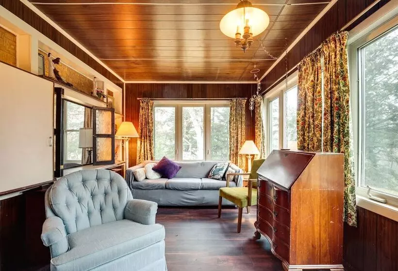 Charming Watersmeet Cabin W/ Dock On Kitty Island!