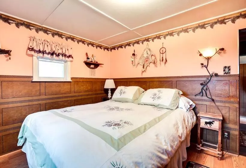 Charming Watersmeet Cabin W/ Dock On Kitty Island!