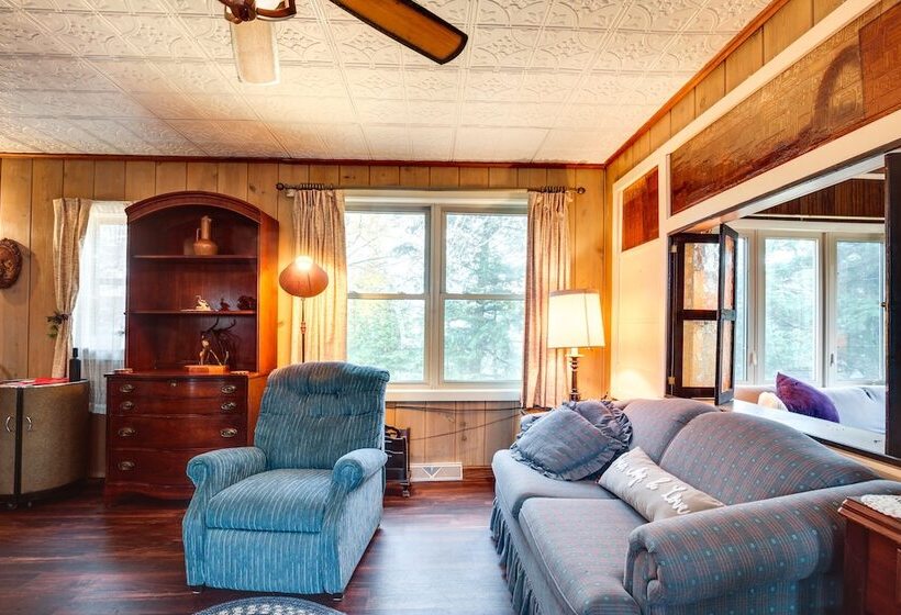 Charming Watersmeet Cabin W/ Dock On Kitty Island!