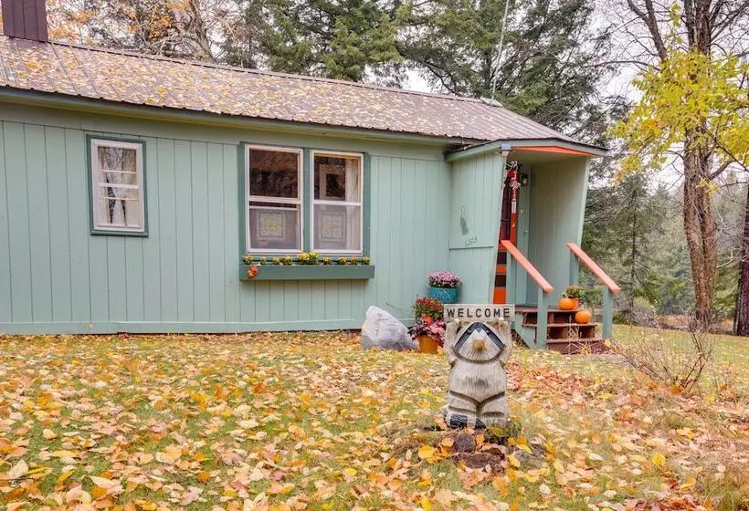 Charming Watersmeet Cabin W/ Dock On Kitty Island!
