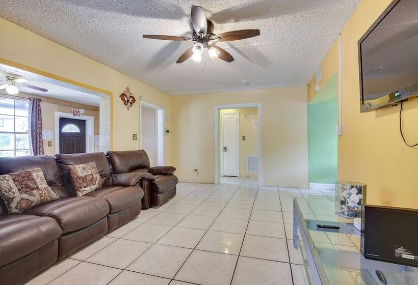 4 Mi To Beach: Hollywood Home W/ Patios!