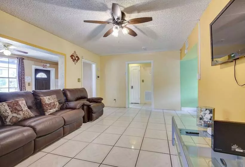 4 Mi To Beach: Hollywood Home W/ Patios!