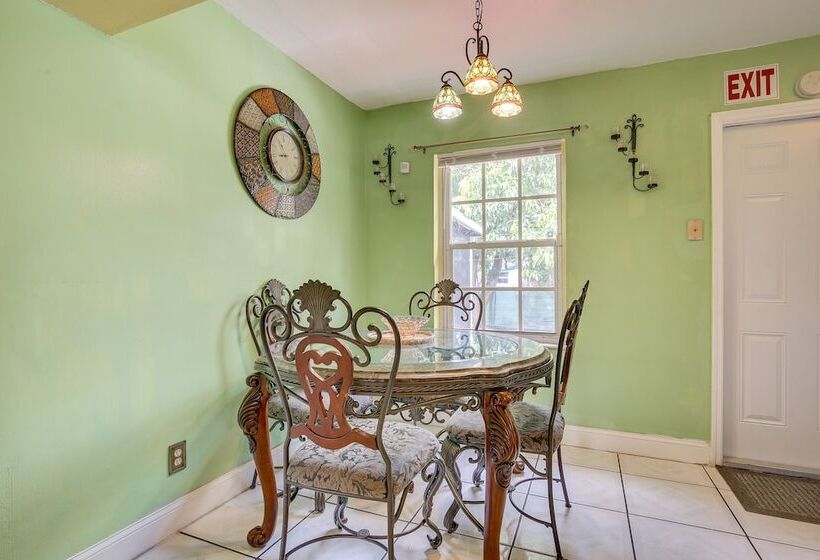 4 Mi To Beach: Hollywood Home W/ Patios!