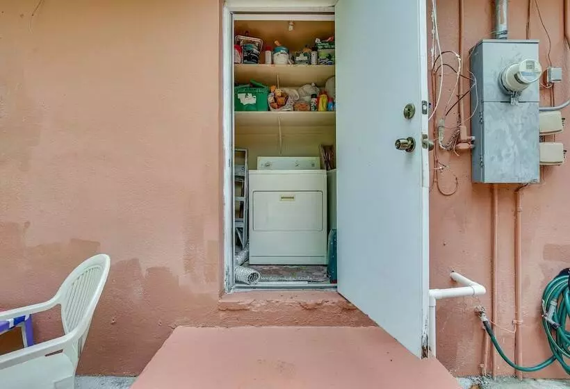 4 Mi To Beach: Hollywood Home W/ Patios!