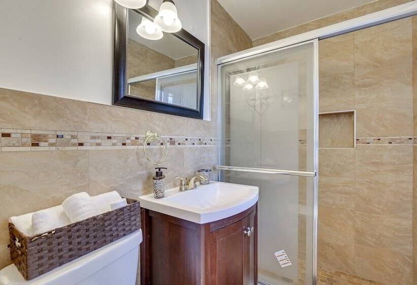 4 Mi To Beach: Hollywood Home W/ Patios!