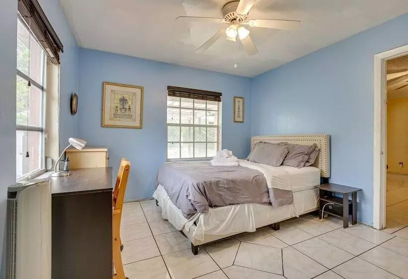 4 Mi To Beach: Hollywood Home W/ Patios!