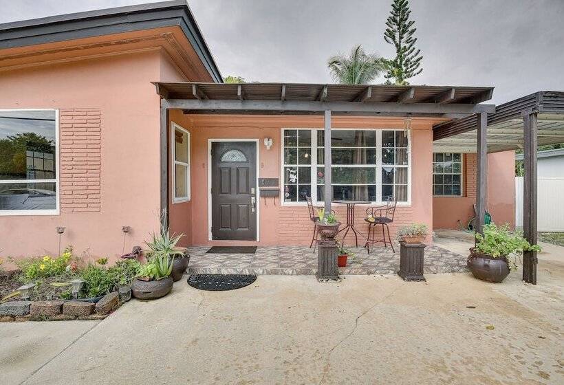 4 Mi To Beach: Hollywood Home W/ Patios!