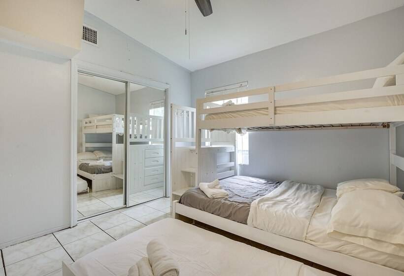 4 Mi To Beach: Hollywood Home W/ Patios!