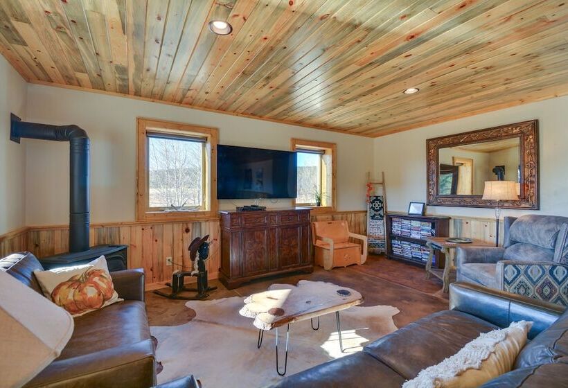 Cozy Alma Mountain Retreat: Fireplace & Grill