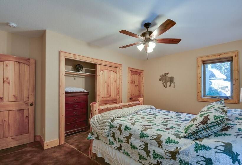 Cozy Alma Mountain Retreat: Fireplace & Grill