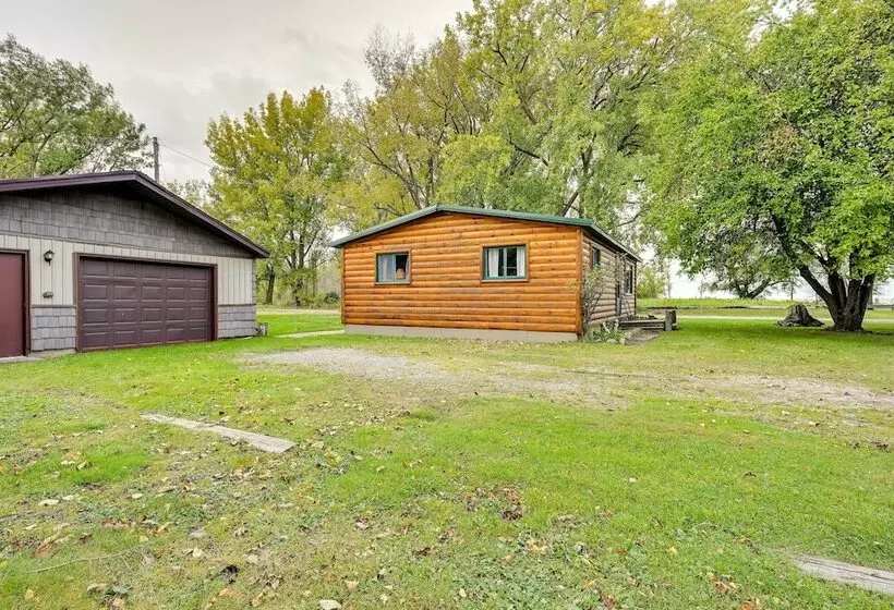 Cozy Bay City Abode W/ Deck & Fire Pit, Near Lakes