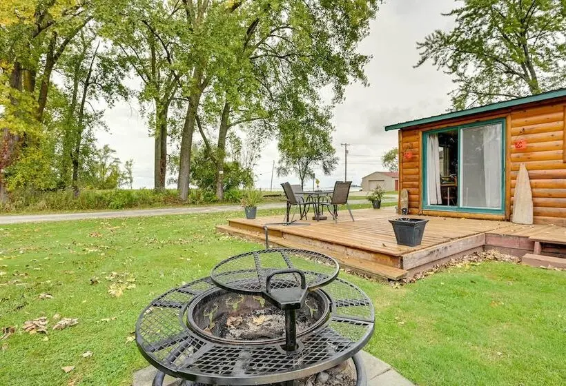 Cozy Bay City Abode W/ Deck & Fire Pit, Near Lakes