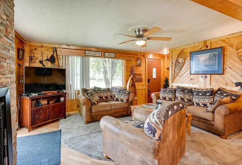 Cozy Bay City Abode W/ Deck & Fire Pit, Near Lakes