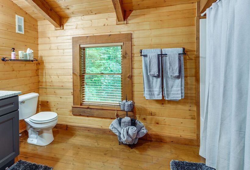 Cozy North Carolina Cabin W/ Hot Tub & Fire Pit!