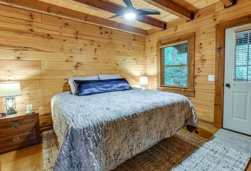 Cozy North Carolina Cabin W/ Hot Tub & Fire Pit!