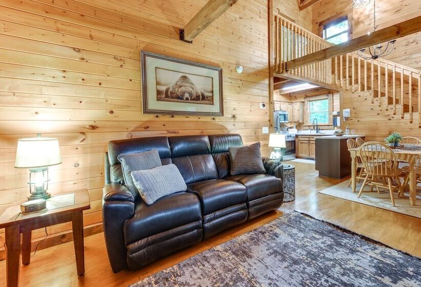 Cozy North Carolina Cabin W/ Hot Tub & Fire Pit!