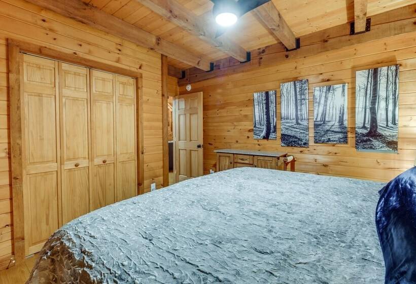 Cozy North Carolina Cabin W/ Hot Tub & Fire Pit!