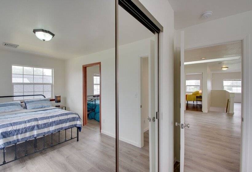 Crescent City Home W/ Hot Tub: Half Block To Beach