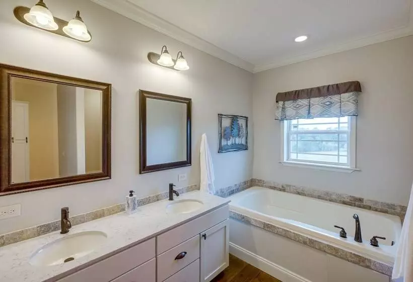 Crossville Home Near Lake Tansi + Hiking Trails!