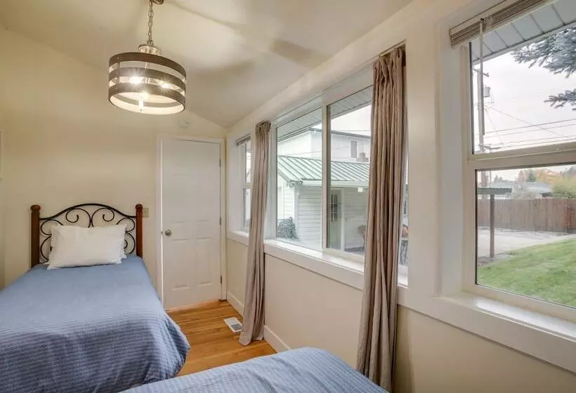 Downtown Coeur Dalene Retreat Near Lake & Parks!