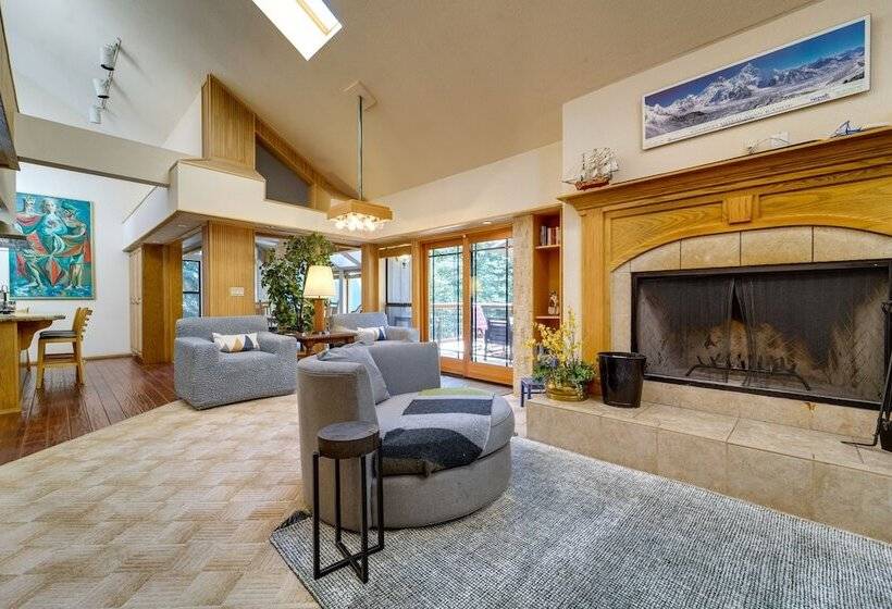 Expansive Tahoe Donner House With Hot Tub!